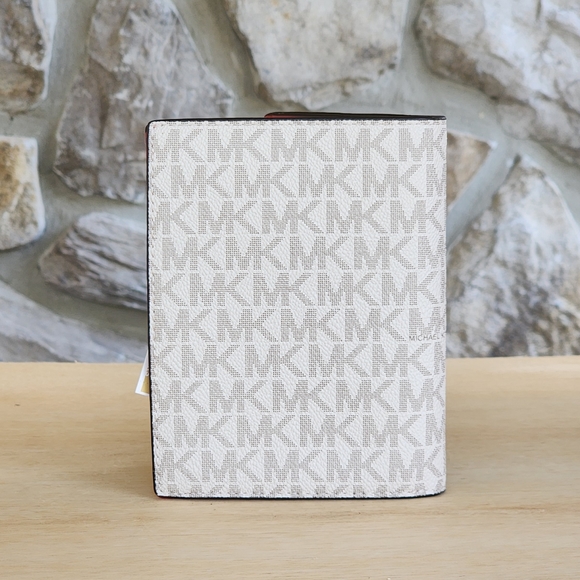 Michael Kors Jet Set Travel Passport Logo Wallet - Picture 2 of 6